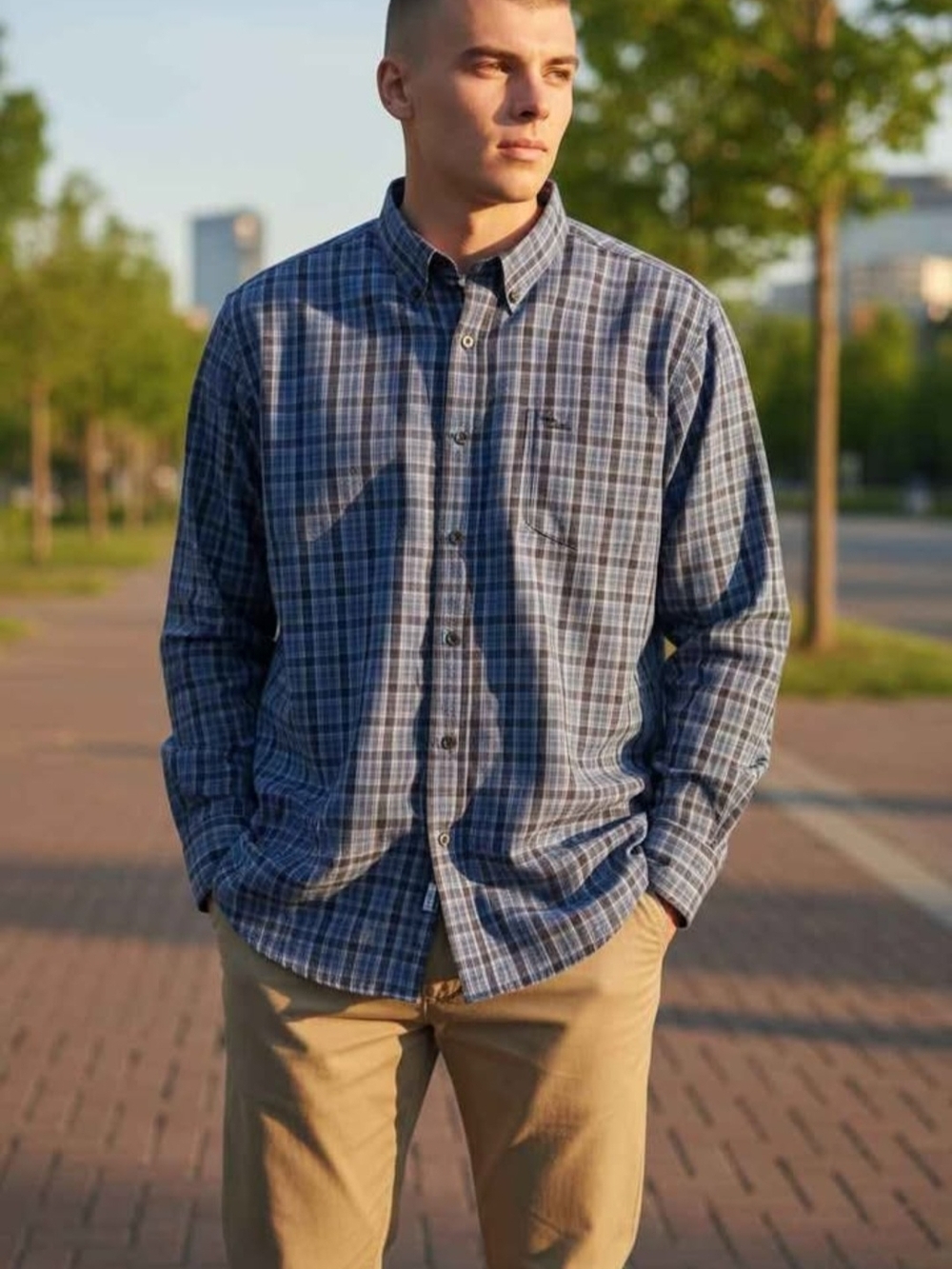 Arrow. Men's Size XL. Blue Plaid. Great Conditon. Long-Sleeve Button Shirt